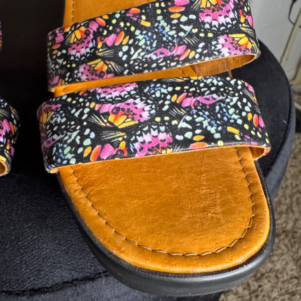 Embassy London Ritz Chunky Heels - Picture 10 of 13